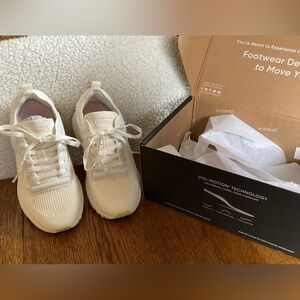 Vionic Endure Lace Up Arch Support Sneaker